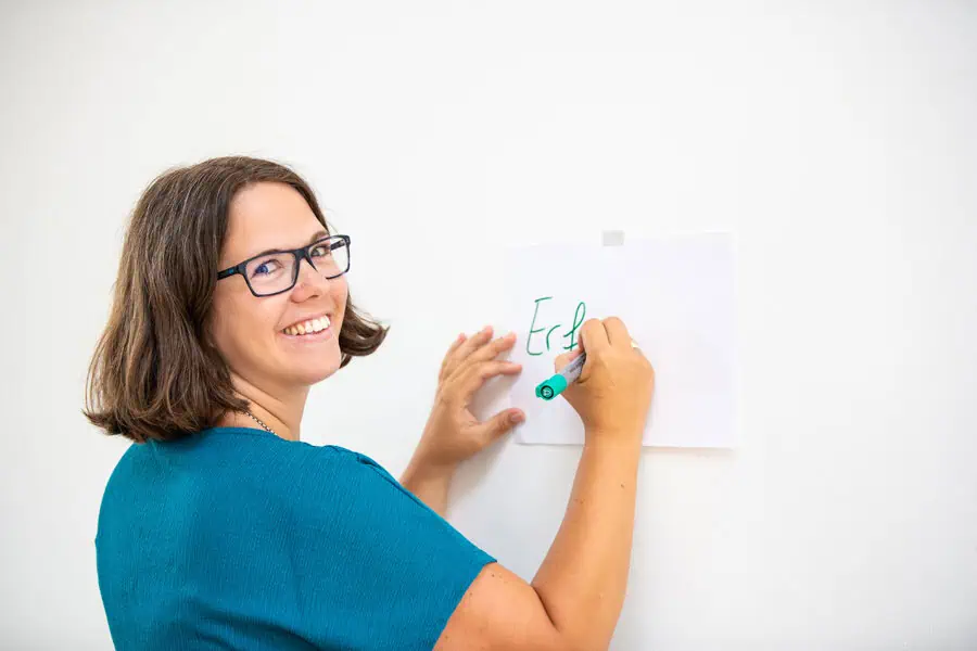 Marie Meyer Marktl schreibt Erfolg auf das Flipchart.
