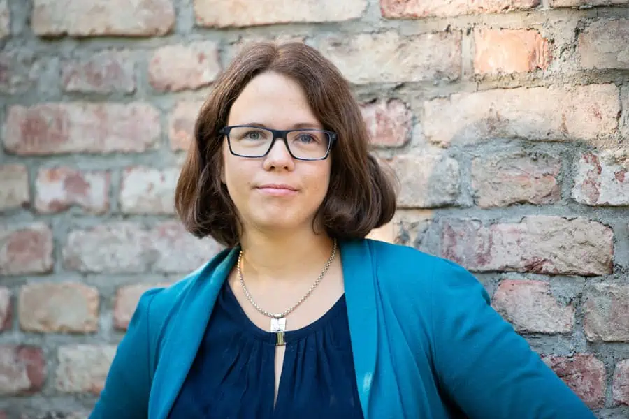 Marie Meyer-Marktl schaut frustriert.