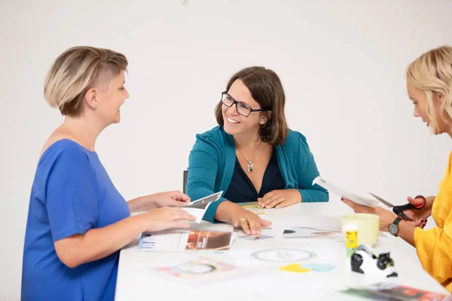 Marie Meyer Marktl bei einem Vision Board Workshops.