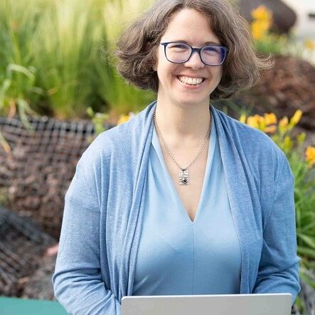 Zeitmanagement: Marie Meyer Marktl mit einem Laptop