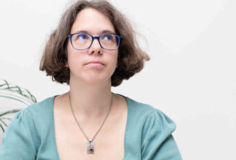 Selbstfindung: Marie Meyer Marktl blickt in den Himmel